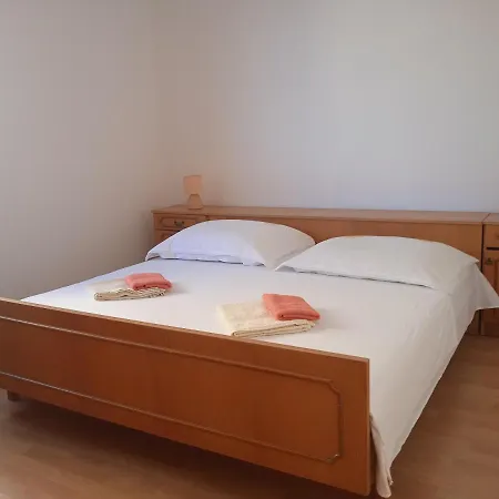 Seaview With 2 Bedrooms A Private Balcony And Parking Garage Makarska