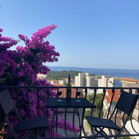Seaview With 2 Bedrooms A Private Balcony And Parking Garage Makarska