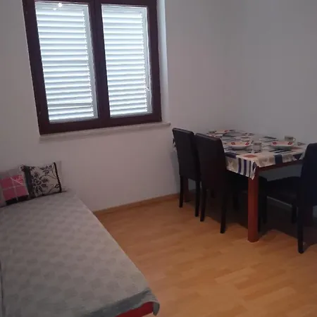 Apartment Seaview With 2 Bedrooms A Private Balcony And Parking Garage Makarska