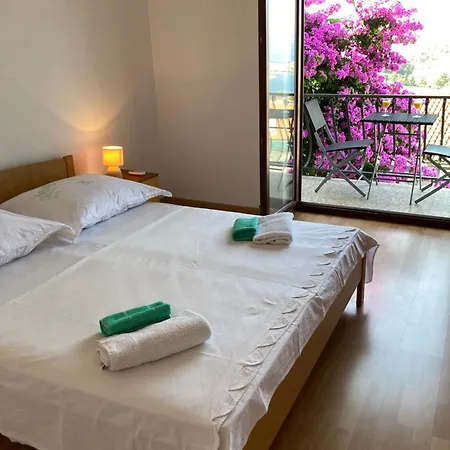 Apartment Seaview With 2 Bedrooms A Private Balcony And Parking Garage Makarska